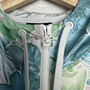 Nike Sportswear Women's‎ Sz Small Tropical Floral Windrunner Crop Hoodie Jacket thumbnail 5
