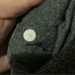 Lululemon Scuba, like new! Size 6 Full length, full zip, heathered gray Scuba thumbnail 6