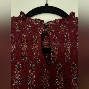Xhilaration Burgundy Patterned Chiffon Blouse Medium thumbnail 6