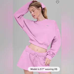 Alo NWT Cropped Accolade Crewneck Candy Heart Pink Size S thumbnail 4