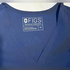 FIGS Technical Collection Casma Three-Pocket V-Neck Scrub Top in Navy Sz XS thumbnail 10