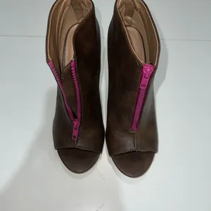 Michael Antonio Brown Heeled Boots with Pink Zipper thumbnail 2