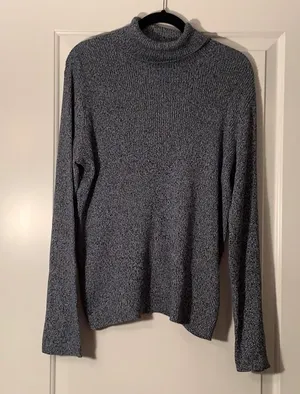 Like new Sag Harbor sweater thumbnail 1
