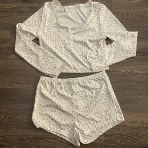 Amazon NWT Boutique Ditsy Floral Knitted Long-Sleeved Pajamas & Shorts Set. Size Medium thumbnail 7