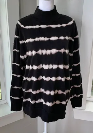 Wild Fable Oversized Black White Tie Dye Mockneck Sweatshirt Size Medium thumbnail 1