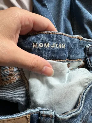 American Eagle Mom Jeans thumbnail 4