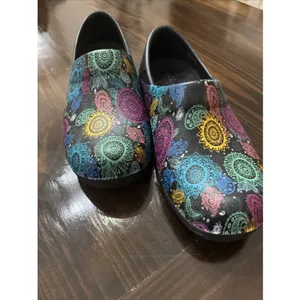 Crocs Clogs Womens Neria Pro II Paisley Mandala Multicolor Nursing Shoes Size 8 thumbnail 3