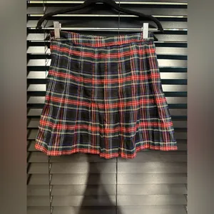 EUC Urban Outfitters Women' plaid pleated skirt. thumbnail 3