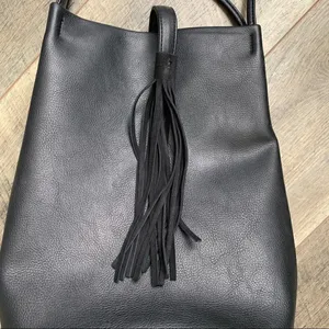 Lucky Brand Black Vegan Leather Tassel Tote Double Handle Bucket Bag thumbnail 7