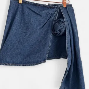 Gianni Bini Rein Rosette Dark Wash Denim Micro Mini Skirt Y2K Piece (Sz 26) thumbnail 2