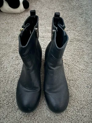 Black boots Size 8 thumbnail 2