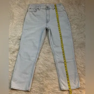 Abercrombie & Fitch Women’s Light Blue Straight Ultra High Rise Jeans Size 31/12 thumbnail 5