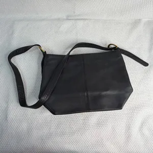 Stone Mountain Black Leather Crossbody Bag Gold Hardware Adjustable Strap thumbnail 8