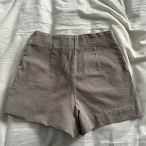 Aritzia Wilfred High Waist Tan Shorts *NEEDS REPAIR* thumbnail 2