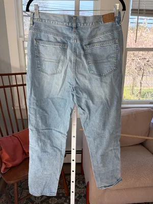American Eagle Distressed Mom Jeans Size 10 Vintage Wash thumbnail 4