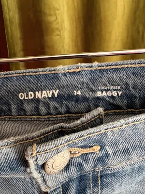 Old Navy High-Rise Baggy Shorts Denim thumbnail 2