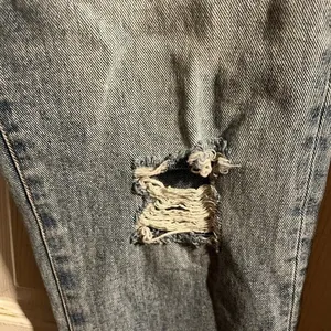 Vervet Rise Waist‎ Distressed Jeans Women’s Size 27 Denim Cropped 100% Cotton thumbnail 4