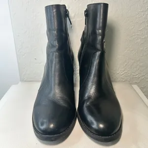 Lauren‎ Ralph Lauren Cabrey 7.5B Black Leather Ankle Boots Block Heel Zip Buckle thumbnail 7