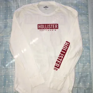 Hollister Long Sleeve Graphic Tee thumbnail 1