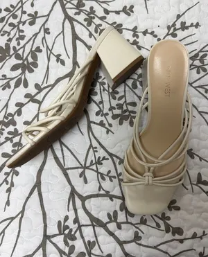 Cream Heels White Size 8.5 thumbnail 1