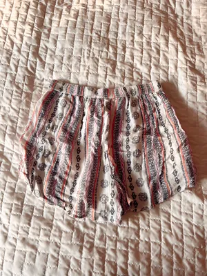 Abercrombie and Fitch Patterned Flowy Shorts Size Small thumbnail 2