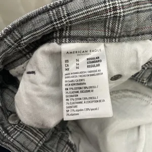 American Eagle Mom Straight Pants Size 14 Gray Plaid High Rise Preppy Trousers thumbnail 10