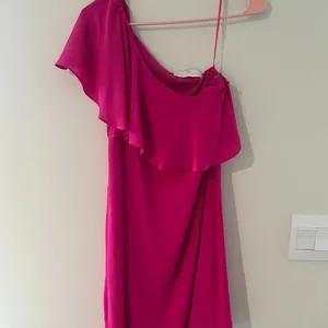 Amanda Uprichard One Shoulder Fuchsia Pink Ruffled Dress size‎ P thumbnail 5