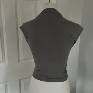 Cute Trendy Fitted Gray Sleeveless Mock Neck Top thumbnail 5