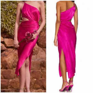 ASTR the Label L / Fuchsia One Shoulder Cutout Midi Dress thumbnail 2