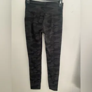 Vuori Dark green Camouflage Leggings size S thumbnail 9