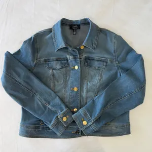 Denim Jacket Medium Wash Blue Stretch Jones New York Gold‎ Buttons Size Medium thumbnail 1