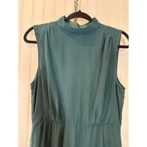 NWOT Lulus Classic Elegance Emerald Chiffon Sleeveless Mock Neck Maxi Dress Sz L thumbnail 4