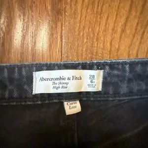 Abercrombie & Fitch curve love huge rise skinny black wash jeans size 28/6 short thumbnail 5