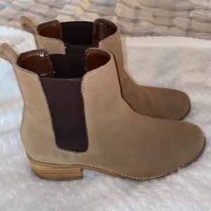 Gap Chelse Booties size 6 thumbnail 3