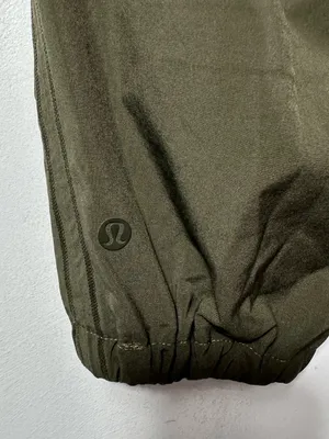 Lululemon Keep It‎ Classic Crop 23” Dark Olive Jogger Pants Women’s Size 4 thumbnail 7