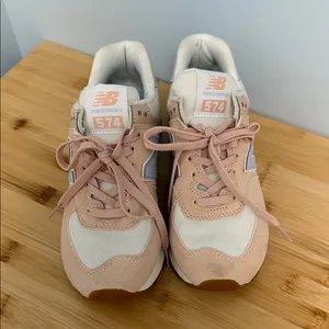 New Balance 574 Size 6 Women's Pink and White Sneakers WL574NE2 thumbnail 2
