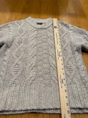 American Eagle women’s crew neck sweater size small. thumbnail 3