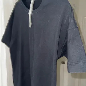 Black Lululemon cut above tee thumbnail 3