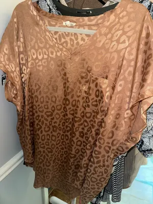 Boutique Leopard Short Sleeve Top Large thumbnail 1