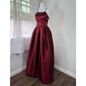 Vintage Y2K Windsor Crimson Sleeveless A-Line Floor Length Gown thumbnail 2