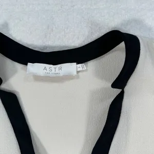 ASTR The Label Mini Dress Women's Small Black White V-Neck Dolman Sleeve Shift thumbnail 6