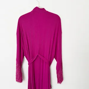 [Anthropologie] Magenta Pink Ilia Lace Sleeve Belted Wrap Robe Size Large L/XL thumbnail 4