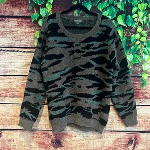 Barefoot Dreams CozyChic Seaside Crewneck 1X Carbon Camo Sweater Pullover thumbnail 1