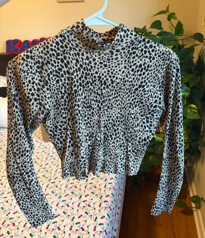 Brandy Melville Leopard Turtleneck Long Sleeve thumbnail 1