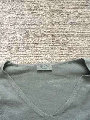 Brandy Melville Sage Cropped V-Neck Long Sleeve Top (One Size) thumbnail 4