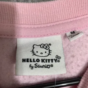 Hello Kitty Sweatshirt Womens‎ Medium Pink Chenille Patch Sanrio Pullover Fleece thumbnail 3