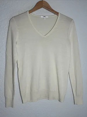 Uniqlo V-Neck Merino Wool Sweater Eggshell Ivory Cream Minimalist Preppy thumbnail 1