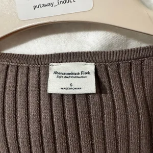 Abercrombie & Fitch Soft AF Collection Brown Cropped Ribbed Crossover Sweater thumbnail 11