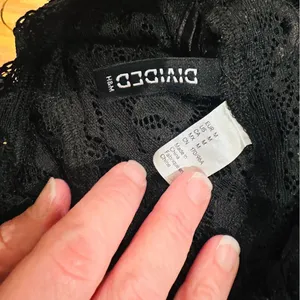 Set 2 Divided Shirts Sz M Black Lace Crochet Sweater Shirt H&M HM Top thumbnail 11