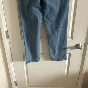 Abercrombie & Fitch Ultra High Rise 90s Straight Jean 32\14 thumbnail 6